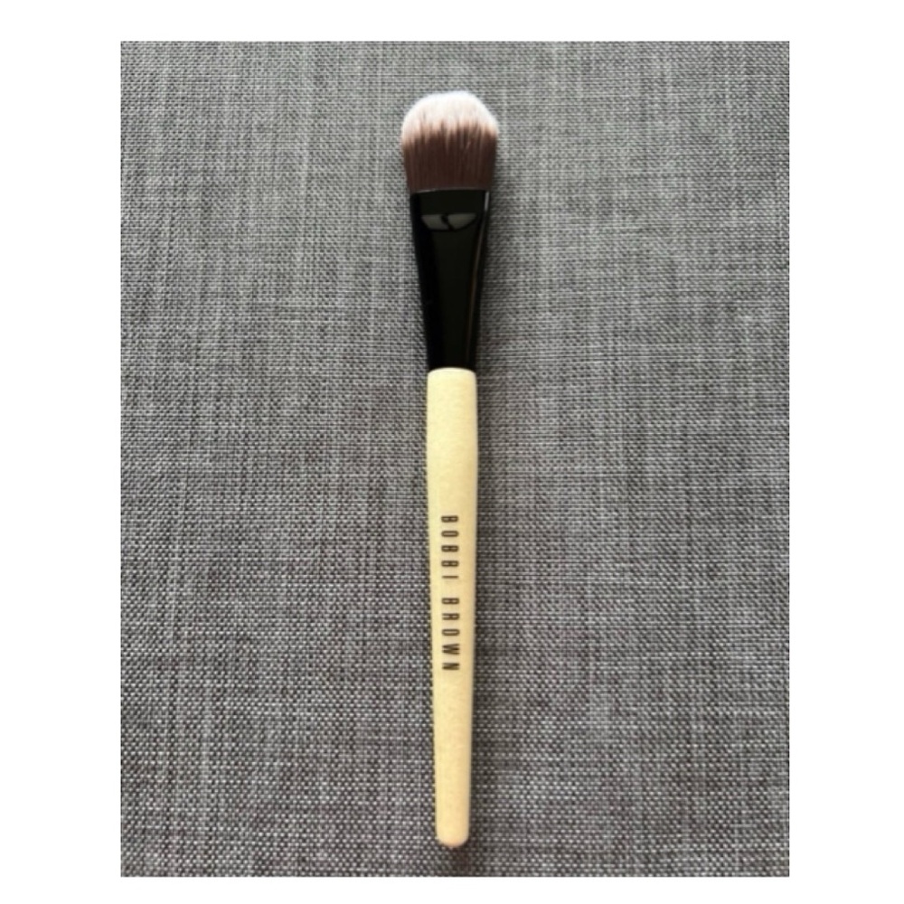 Bobbi Brown Foundation Brush  ~New~ - Picture 10 of 11